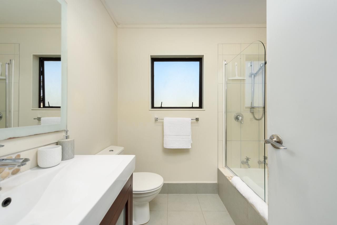 Convenient Family Bach With Easy Access To Blake Park The Beach And Downtown Mount Maunganui Ngoại thất bức ảnh